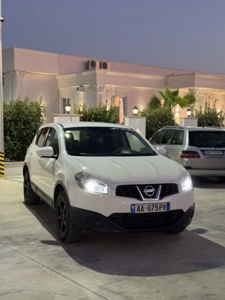 Elbasan, shes Nissan Qashqai Nafte, e bardhë manuale Kondicioner 299.989 km 5.200 €