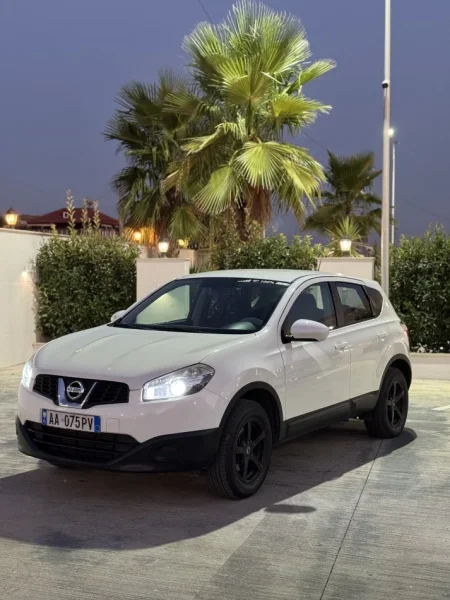 Elbasan, shes Nissan Qashqai Nafte, e bardhë manuale Kondicioner 299.989 km 5.200 €