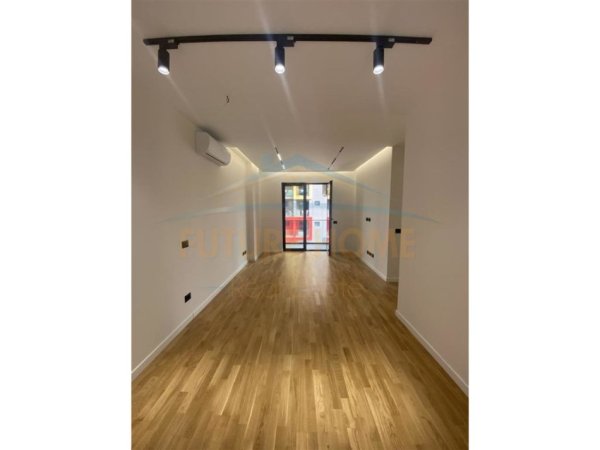 Tirane, jepet me qera apartament 2+1, Bosh, Ambjent per Zyre,  Kati 3, 86 m² 550 € (Rezidenca Future Home)