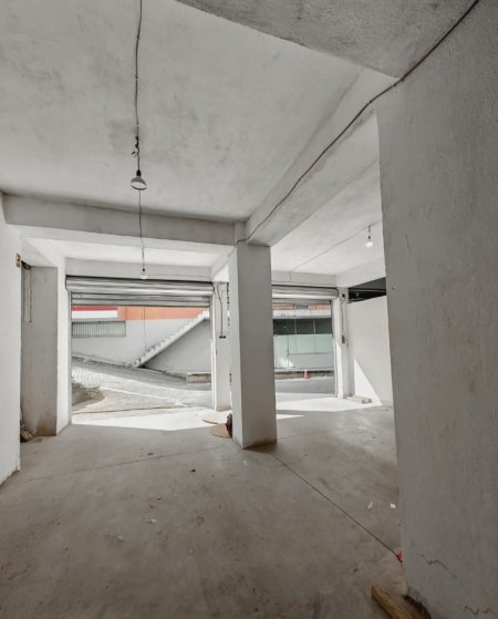 Tirane, shitet ambjent biznesi Kati 0, 414 m² 331.500 € (Rruga Muhamed Deliu)