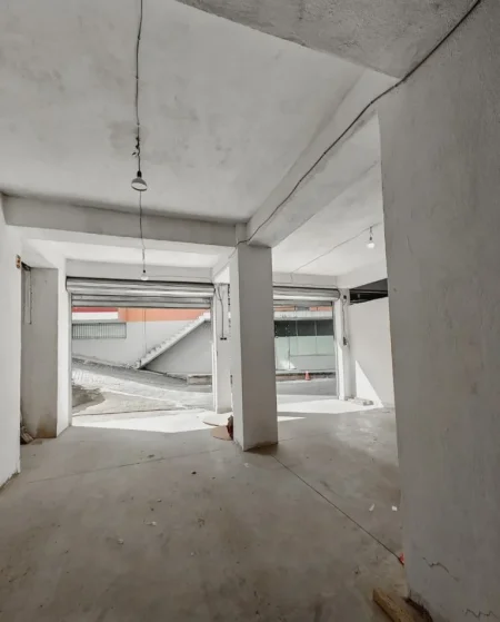 Tirane, shitet ambjent biznesi Kati 0, 414 m² 331.500 € (Rruga Muhamed Deliu)