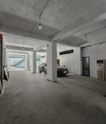 Tirane, shitet ambjent biznesi Kati 0, 414 m² 331.500 € (Rruga Muhamed Deliu)