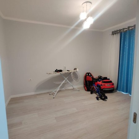 Tirane, jepet me qera apartament 3+1 Kati 2, 90 m² 800 € (21 Dhjetori)