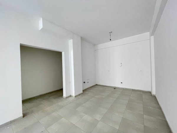 Tirane, shitet apartament 1+1+Ballkon Kati 0, 122 m² 183.000 € (Rruga e Zallit)