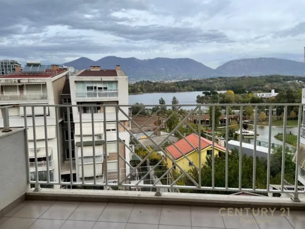 Tirane, jepet me qera apartament 2+1+Aneks+Ballkon Kati 2, 93 m² 650 € (Kopshti Botanik)