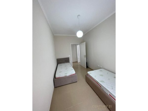 Tirane, jepet me qera apartament 2+1+Aneks+Ballkon Kati 2, 93 m² 650 € (Kopshti Botanik)