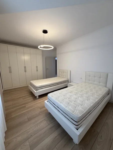 Tirane, jepet me qera apartament 2+1 Kati 2, 100 m² 800 € (Rruga Kodra e Diellit)