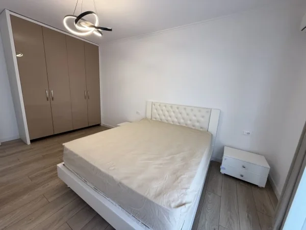 Tirane, jepet me qera apartament 2+1 Kati 2, 100 m² 800 € (Rruga Kodra e Diellit)