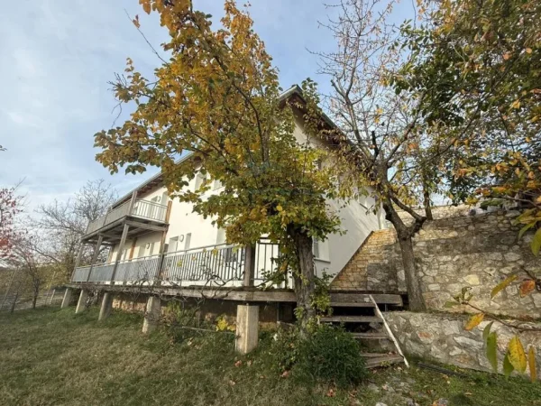 Shitet , Shtëpi Pushimi , Peshkëpi , Pogradec 160,000 €