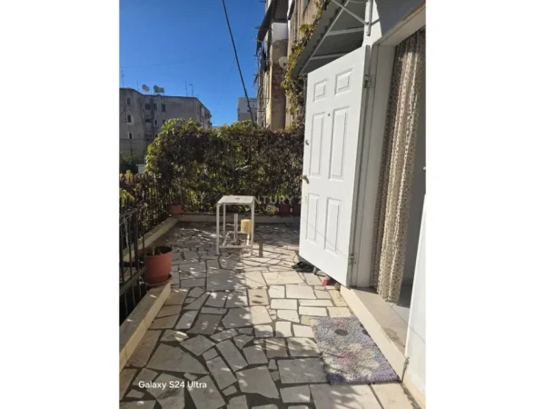apartament 1+1 durres, pran spitalit cmimi 330 €