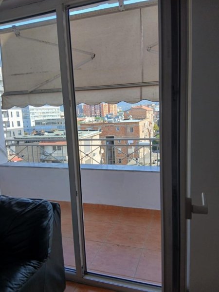 Tirane, jepet me qera apartament 1+1 Kati 5, 60 m² 500 € (Ish Stacioni Trenit)
