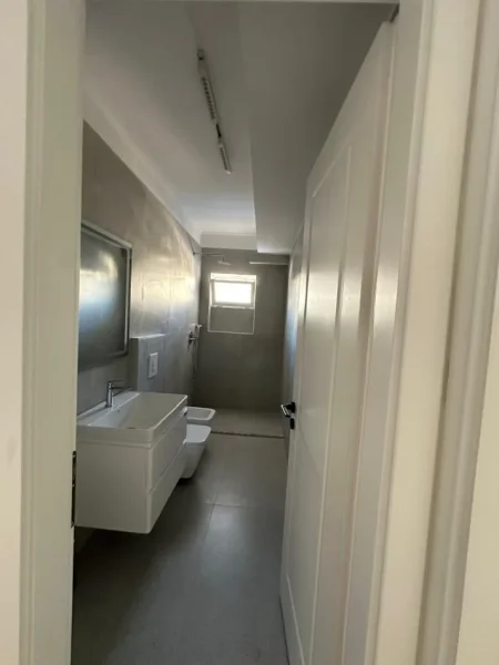 Tirane, shitet apartament 1+1 Kati 4, 52 m² 95.000 € (Rr. Komgresi i Manastirit)