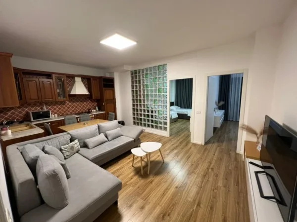 Tirane, jepet me qera apartament 2+1 Kati 2, 80 m² 800 €