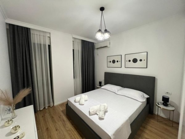 Tirane, jepet me qera apartament 2+1 Kati 2, 80 m² 800 €