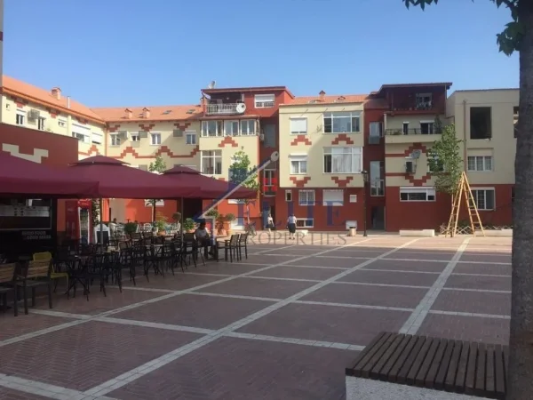 Tirane, shitet lokal Kati 0, 100 m² 650.000 € (Pazari i ri)