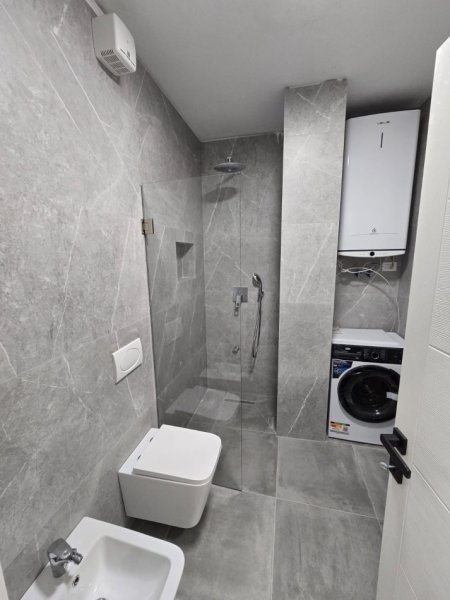Tirane, jepet me qera apartament 1+1 , 75 m² 800 € (Shkolla e Kuqe)