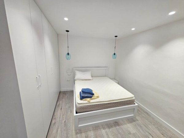 Tirane, jepet me qera apartament 1+1 Kati 4, 50 m² 550 € (Rruga Asim Vokshi, prane Harry Fultz)