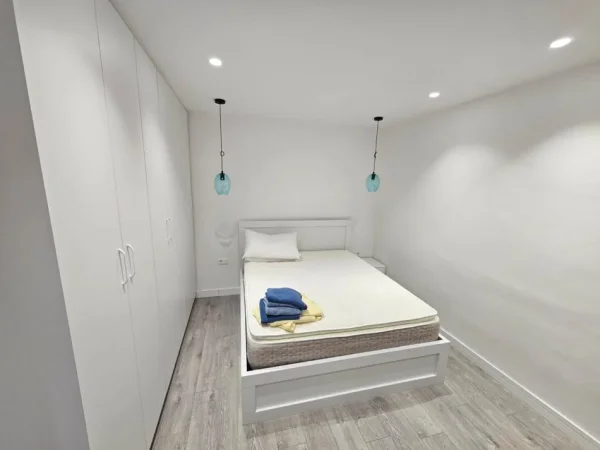 Tirane, jepet me qera apartament 1+1 Kati 4, 50 m² 550 € (Rruga Asim Vokshi, prane Harry Fultz)