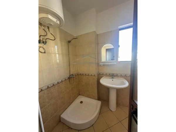 Tirane, jepet me qera apartament 2+1 Kati 5, 92 m² 550 € (ASTIR)