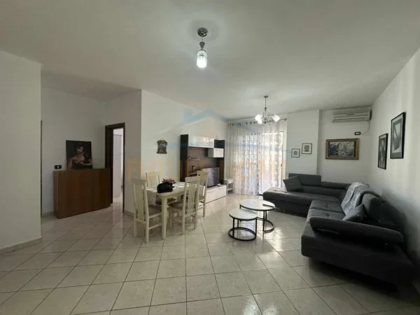 Tirane, jepet me qera apartament 2+1 Kati 5, 92 m² 550 € (ASTIR)