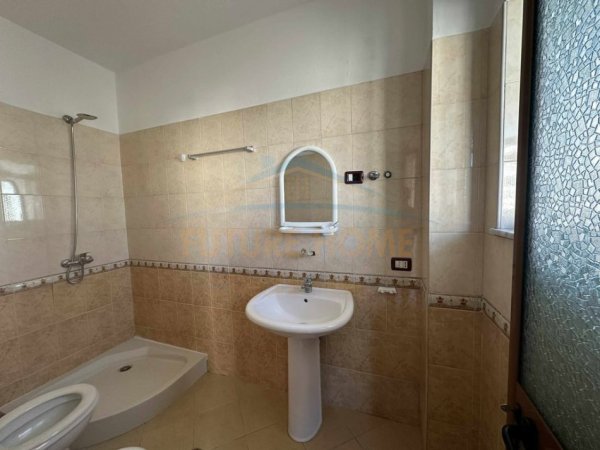 Tirane, jepet me qera apartament 2+1 Kati 5, 92 m² 550 € (ASTIR)