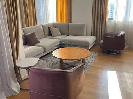 Tirane, jepet me qera apartament 3+1 Kati 10, 174 m² 1.000 € 