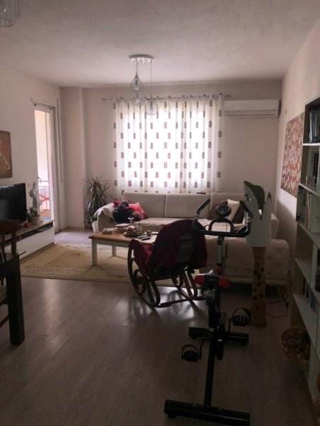 Tirane, shitet apartament 2+1 Kati 2, 260.000 € 