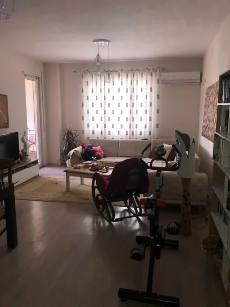 Tirane, shitet apartament 2+1 Kati 2, 260.000 € 