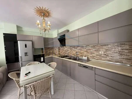 Tirane, shitet apartament 1+1 Kati 5, 83 m² 127.000 € 
