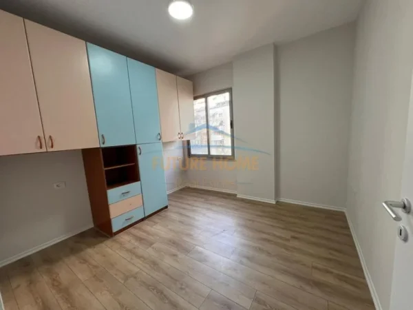 Tirane, shitet apartament 2+1 Kati 3, 79 m² 125.000 € (YZBERISHT)