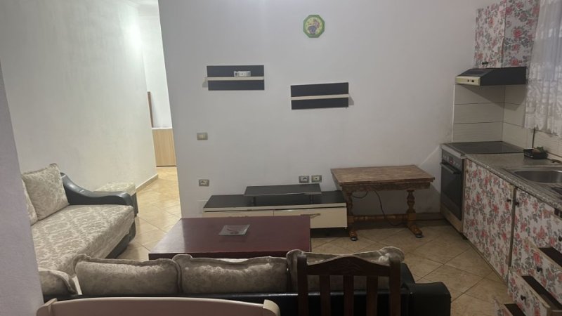 Tirane, jepet me qera 1+1 Kati 2, 400 € 