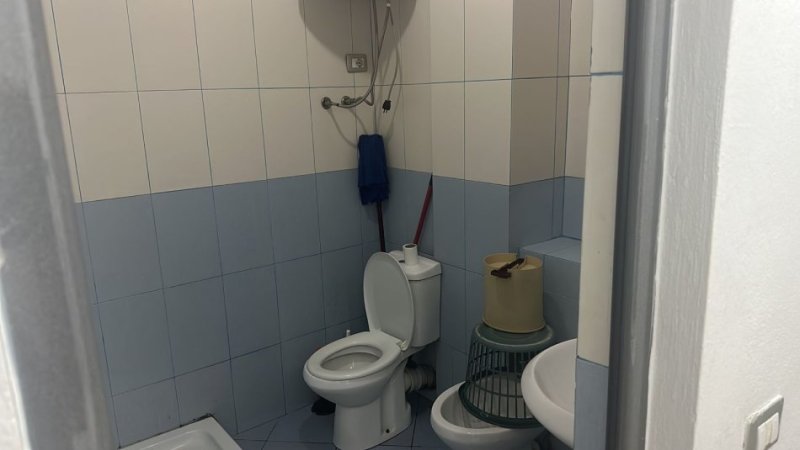 Tirane, jepet me qera 1+1 Kati 2, 400 € 