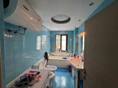 Tirane, shitet apartament 2+1 Kati 1, 122 m² 155.000 € 