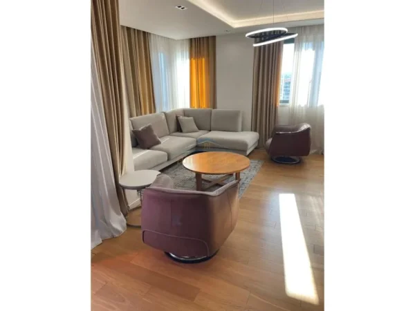 Tirane, jepet me qera apartament 3+1+Aneks+Ballkon Kati 9, 174 m² 1.000 € (Unaza e Re)