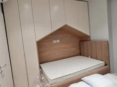 Tirane, jepet me qera apartament 2+1 Kati 2, 105 m² 800 € 