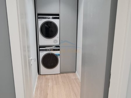 Tirane, jepet me qera apartament 2+1 Kati 2, 105 m² 800 € 