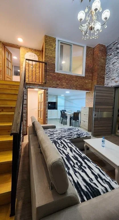 Tirane, jepet me qera apartament duplex 2+1 Kati 1, 70 m² 550 € (Fresku)