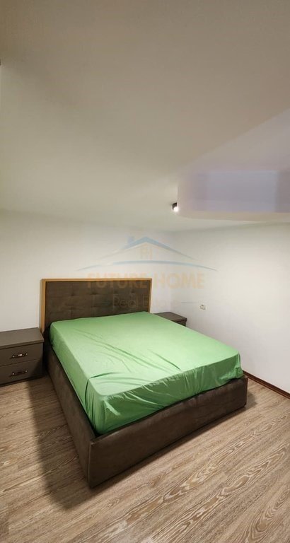 Tirane, jepet me qera apartament duplex 2+1 Kati 1, 70 m² 550 € (Fresku)