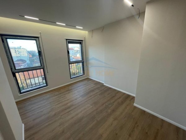 Tirane, shitet apartament 2+1+Aneks+Ballkon Kati 3, 86 m² 215.000 € 