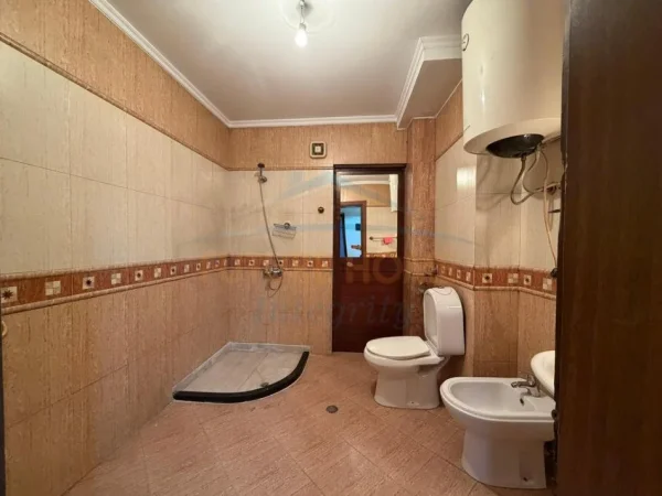 Tirane, shitet apartament 2+1+Aneks+Ballkon Kati 4, 72 m² 225.000 € 