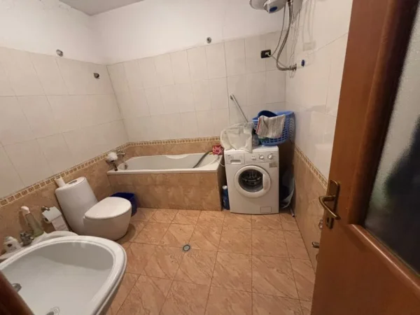Tirane, jepet me qera apartament 2+1+Ballkon Kati 4, 94 m² 750 € (Rruga Sami Frasheri)