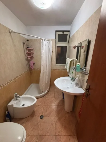 Tirane, jepet me qera apartament 2+1+Ballkon Kati 4, 94 m² 750 € (Rruga Sami Frasheri)