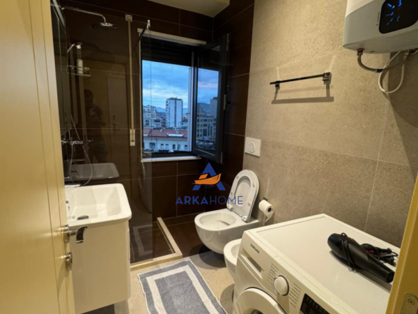 Tirane, jepet me qera apartament 1+1+Ballkon Kati 6, 60 m² 850 € 