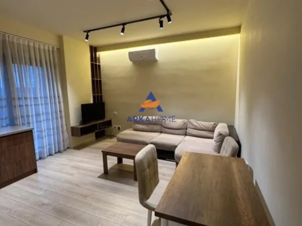 Tirane, jepet me qera apartament 1+1+Ballkon Kati 6, 60 m² 850 € 