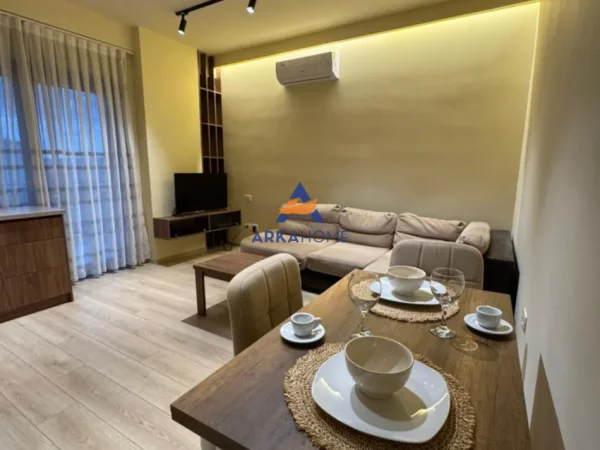 Tirane, jepet me qera apartament 1+1+Ballkon Kati 6, 60 m² 850 € 