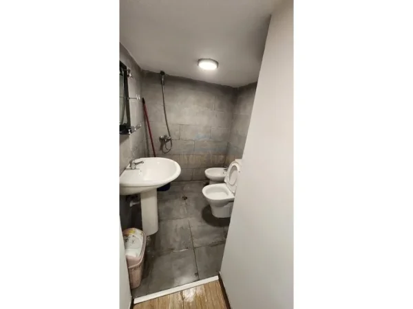 Tirane, jap me qera apartament duplex 2+1+Ballkon Kati 1, 70 m² 500 € (FRESK)