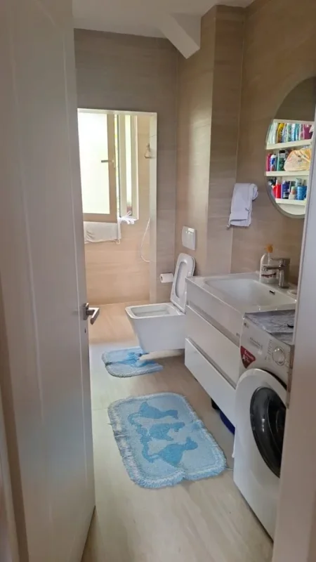 Tirane, jepet per qira apartament 2+1+Aneks+Ballkon Kati 3, 76 m² 470 € (Shkolla e bashkuar pas fakultetit te mjeksise)