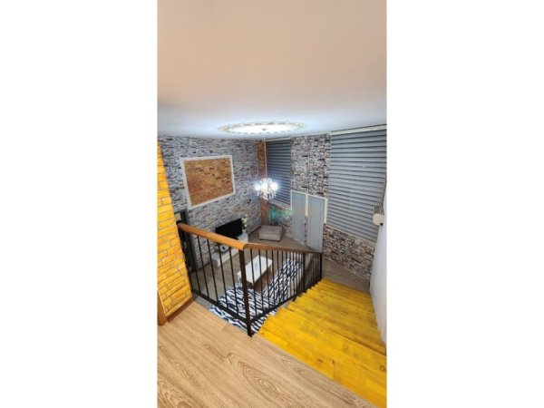 Tirane, jepet me qera apartament duplex Dublex Kati 1, 69 m² 550 € (FRESK)