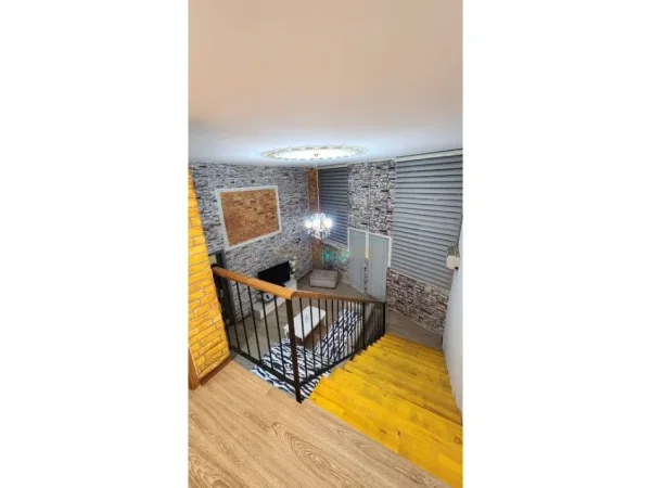 Tirane, jepet me qera apartament duplex Dublex Kati 1, 69 m² 550 € (FRESK)