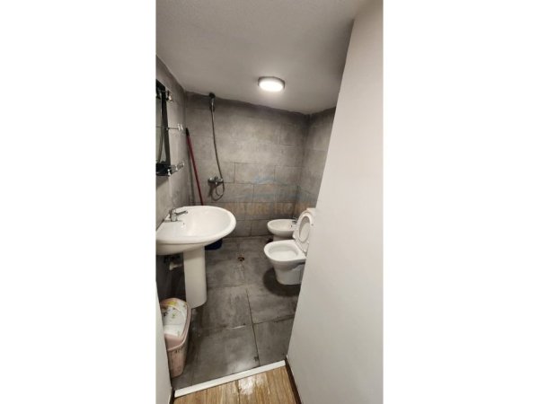 Tirane, jepet me qera apartament duplex Dublex Kati 1, 69 m² 550 € (FRESK)